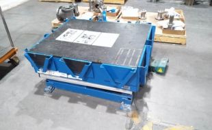 剪叉式茄子性爱视频机：实现高度定位和货物堆放的理想工具
